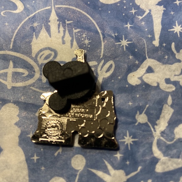 Disney rare patriotic castle 🏰 4th of July pin 📍 - Picture 3 of 4